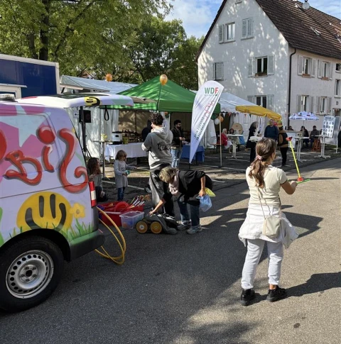 Nachbarschaftsfest in der Dorfwiesen- / Oeffinger Stra&szlig;e